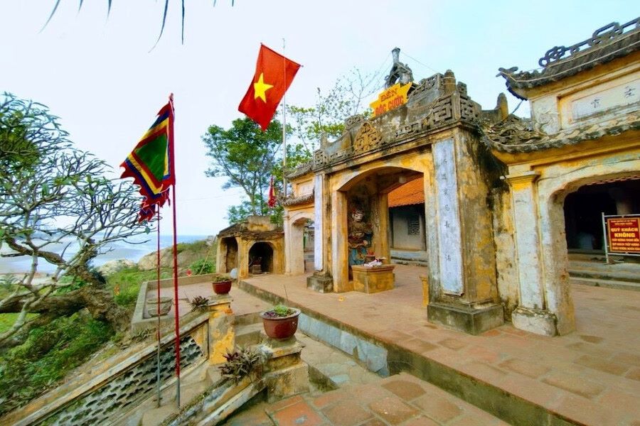 Doc Cuoc Temple stands on a small mountain