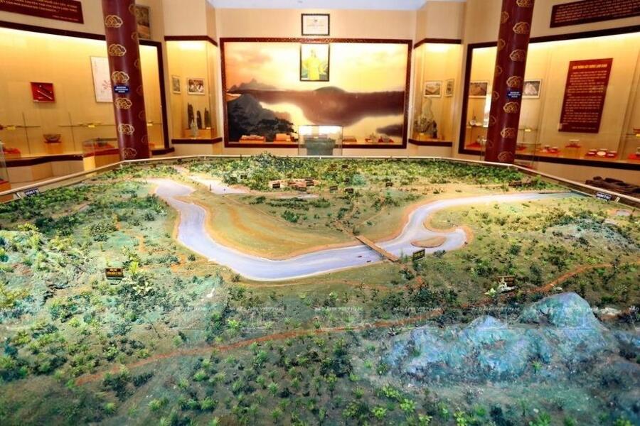 Mock-up of Lam Kinh Complex and surrounding terrain