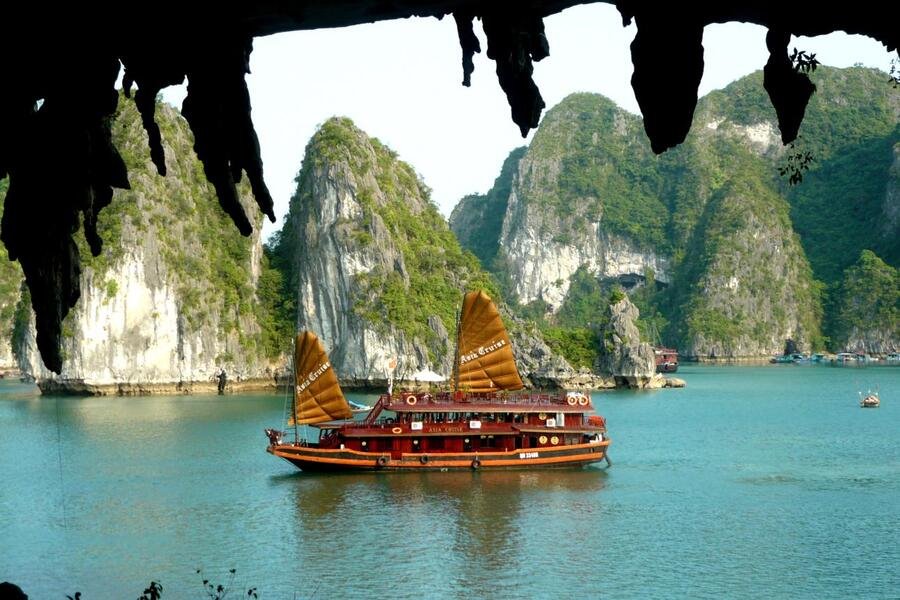 Cruise on Ha Long Bay