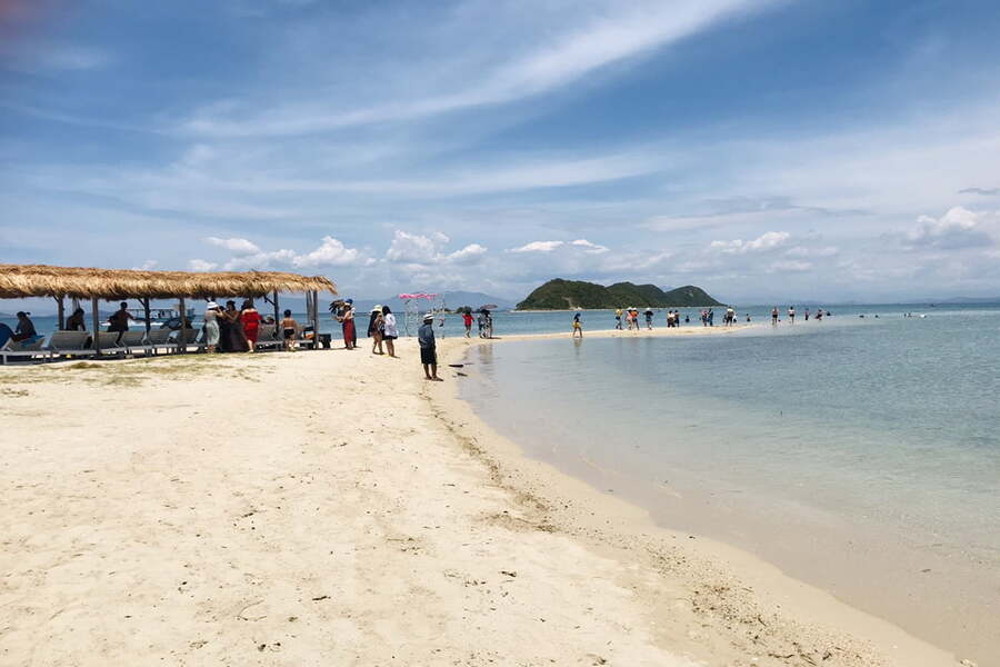 The sea in Diep Son Island is very shallow and clear