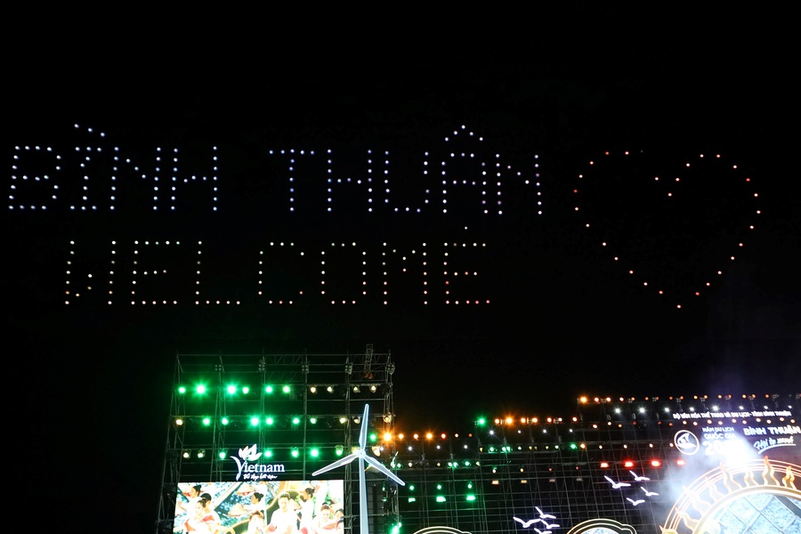 Binh Thuan's invitation by drones