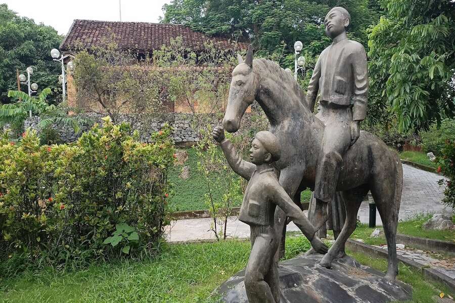  Ethnic houses and their daily life displayed outside