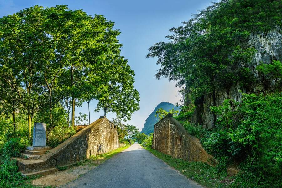 The path leading to Chi Lang Pass