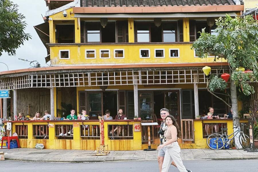 Hoi An Ancient Town is a favorite destination for foreign visitors. Source: Kenh14