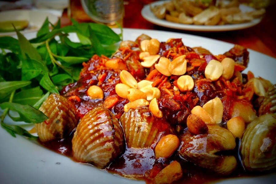Nothing better than enjoying the famous local specialty while taking in the scenery at O Loan Lagoon