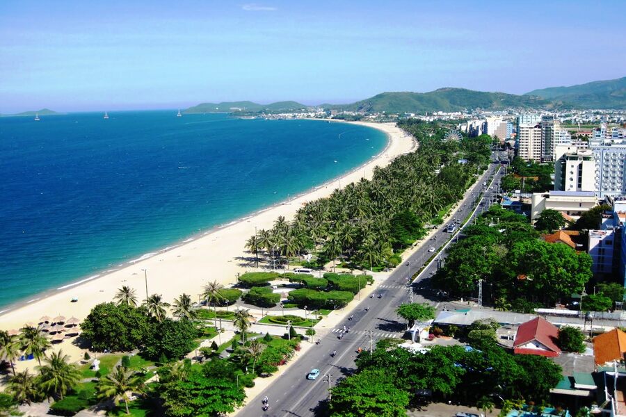 Stunning scenery on the coastal road from Da Nang