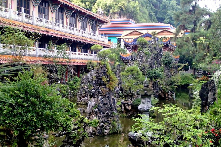 Natural beauty at Sam Po Tong Temple 