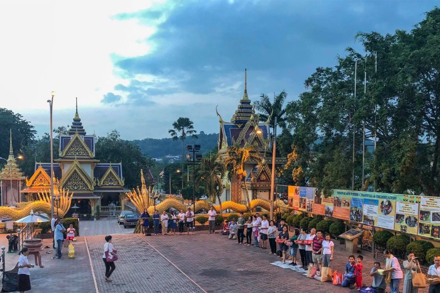 Tourist visiting Wat Chetawan Temple 