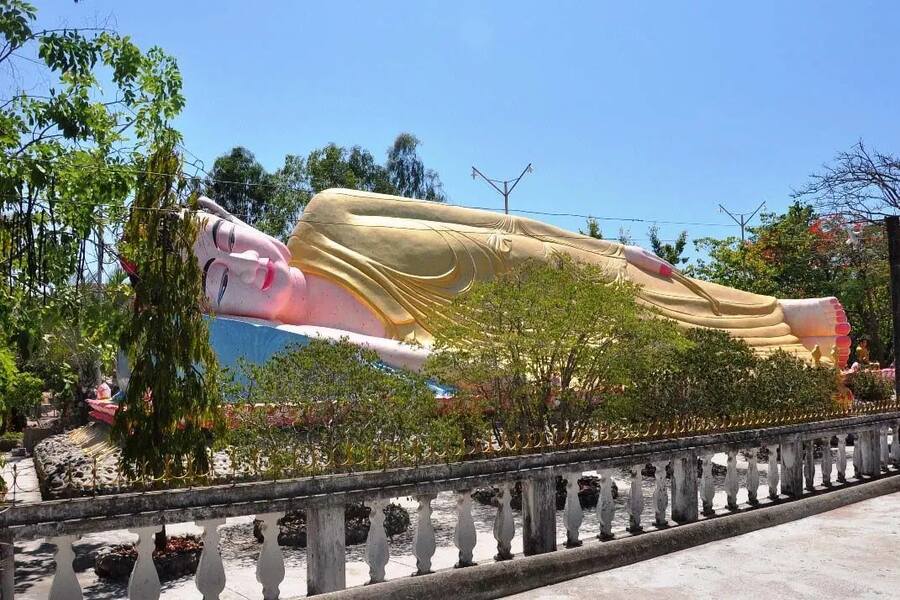It has a lying Buddha statue. Photo: Dan Viet