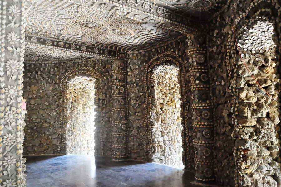 A room fully decorated by seashells. Photo: Ha Photography