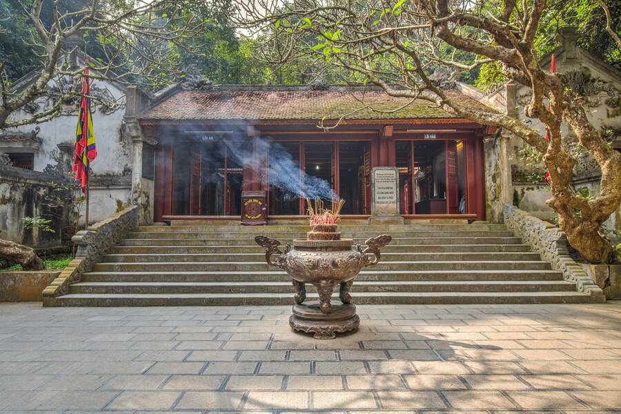 Son Tinh Temple at the foot of Tan Vien Mountain. Photo: Wolfarts