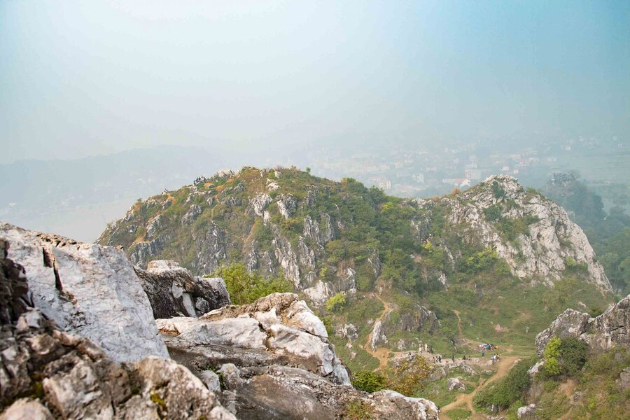 You don't have to go far to Ha Giang, there is already a stone plateau in Hanoi. Photo: Sai Gon Tiep Thi