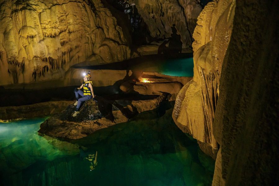 Exploration in Hang En Cave