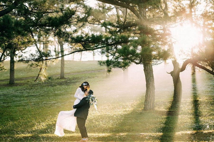 This is also a place chosen by many couples to take wedding photos.