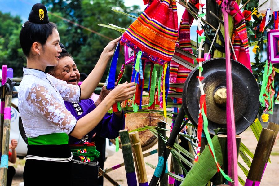 Ban Lac is primarily home to the White Thai people.