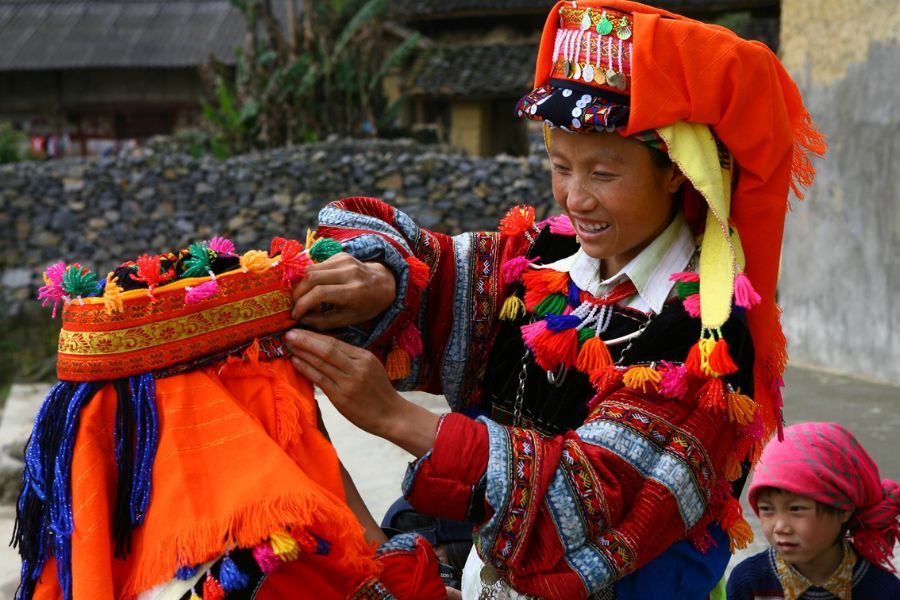 Ethnic group living at the foot of Pu Si Lung mountain
