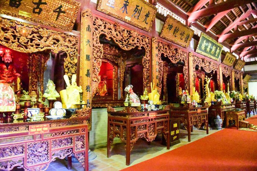 Exploring the complex of the temple