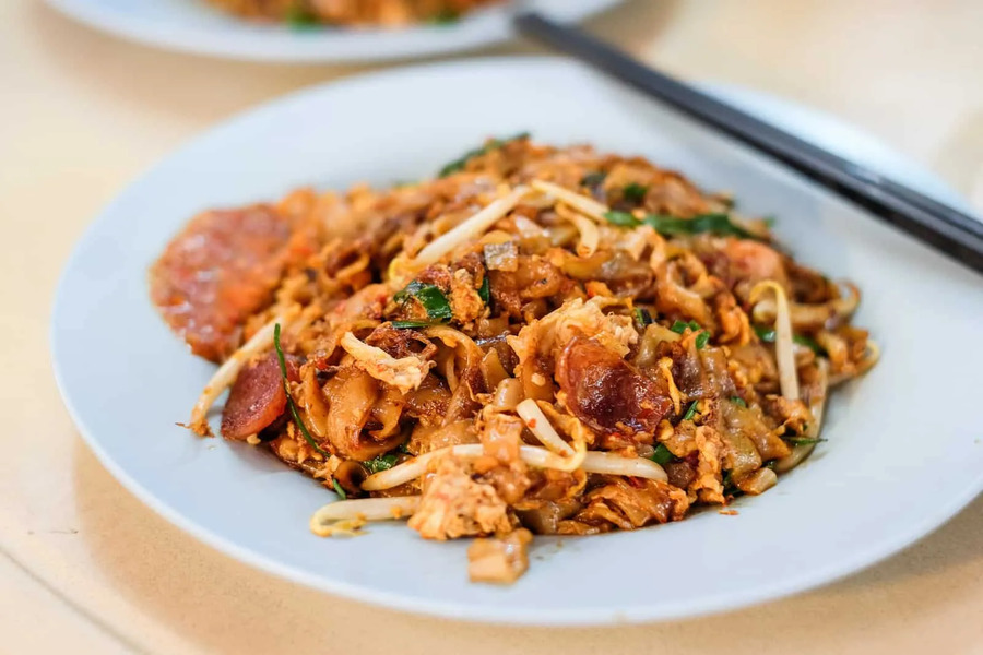 A flavorful stir-fried noodle dish. Photo: Miss Tam Chiak