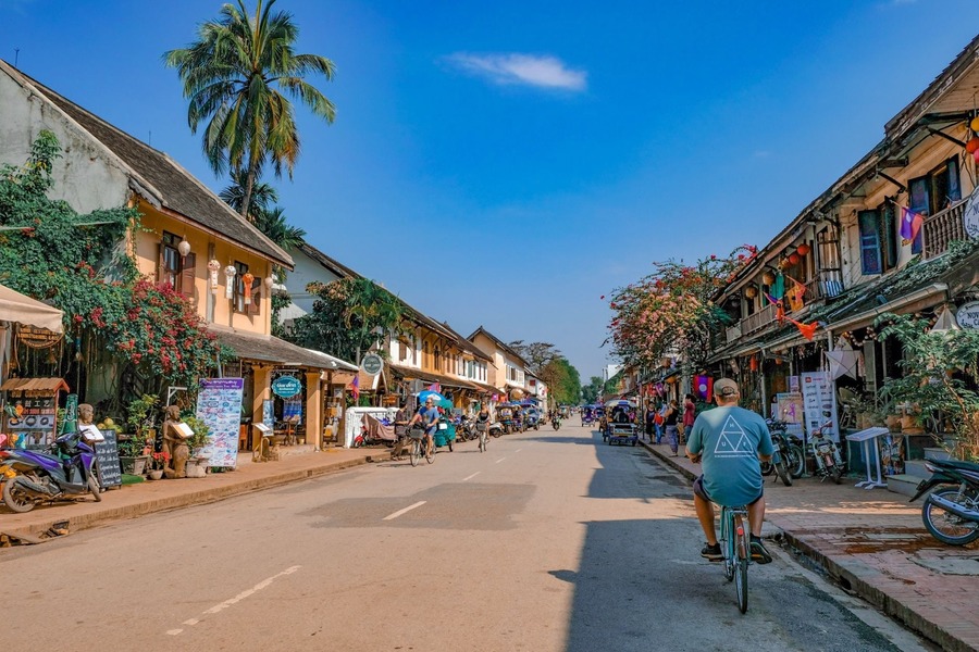 The streets are both spacious and well-maintained, making it easy to get around the city. Photo: Adventure of Jellies
