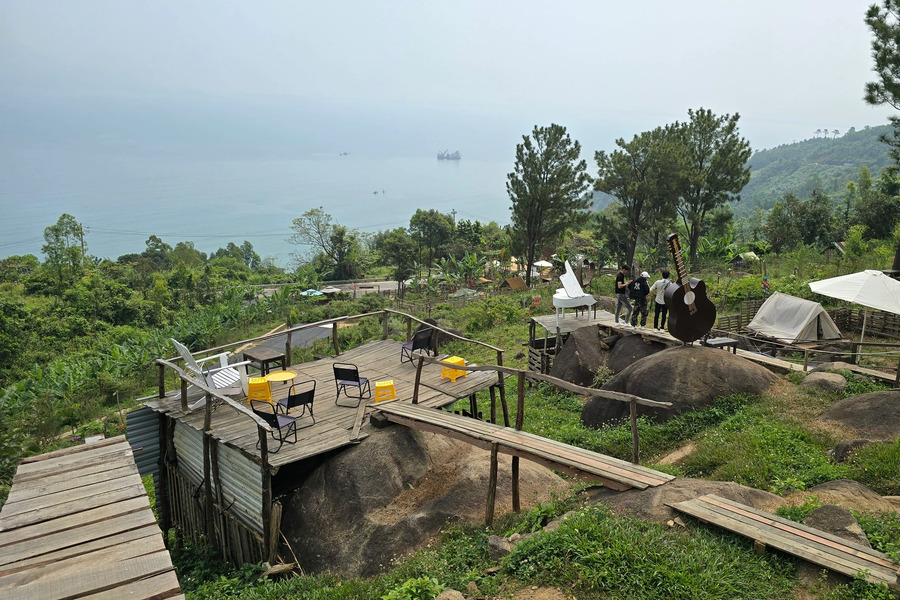 Multiple angles for sightseeing and photography. Photo: Nguoi Lao Dong