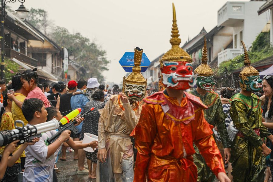 Experience the combination of colorful festival and water fights