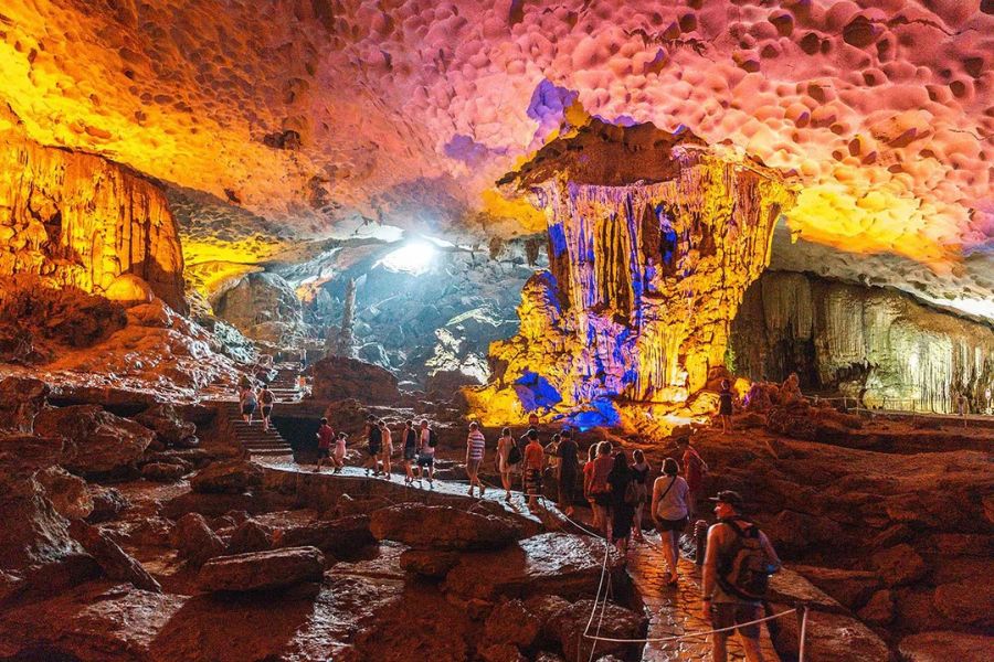 Sung Sot Cave - Surprise Cave