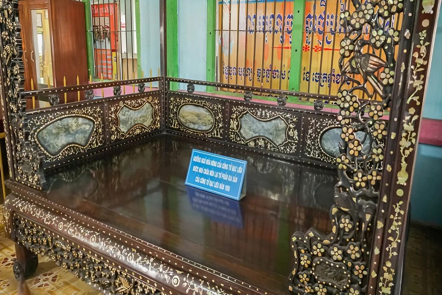 The hot bed bought from Prince Bac Lieu. Photo: Phuong Anh