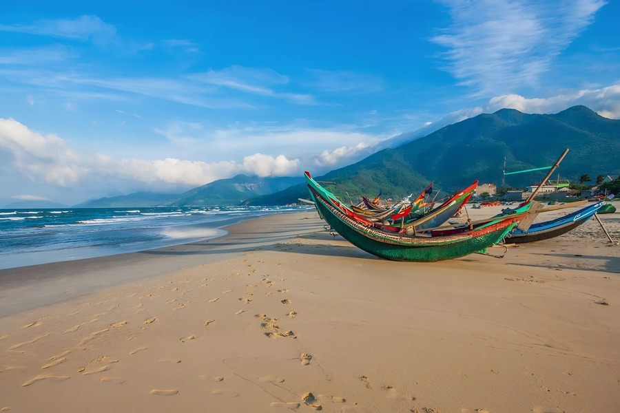 Lang Co Beach is located next to a fishing village and remains unspoiled. Photo: Him Lam Resort