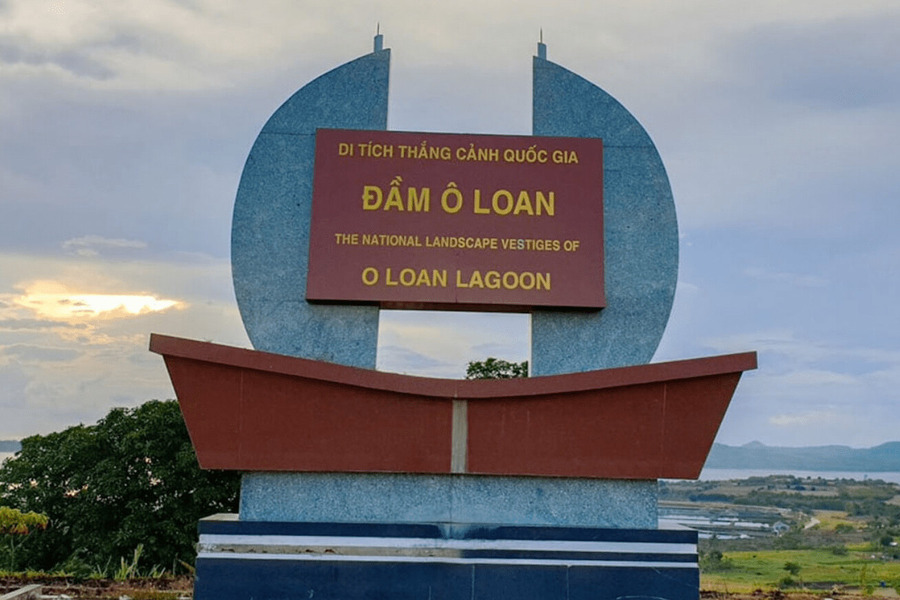 The certificate recognizing O Loan Lagoon as a National Landscape Vestige. Photo: VinWonders