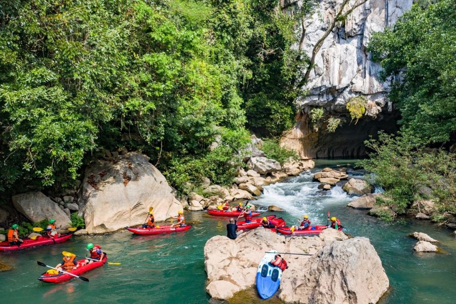 Kayaking and Caving in Kong Lor Cave