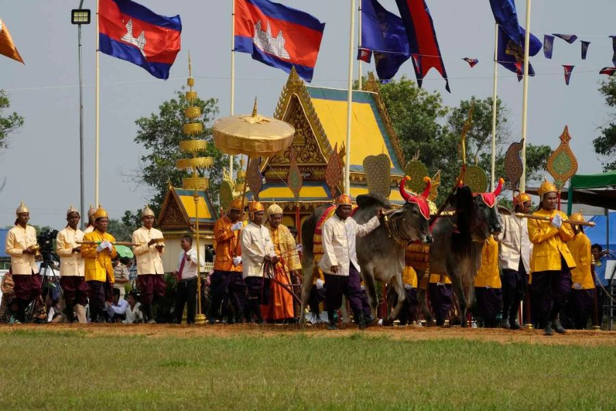 The ceremony take place in May