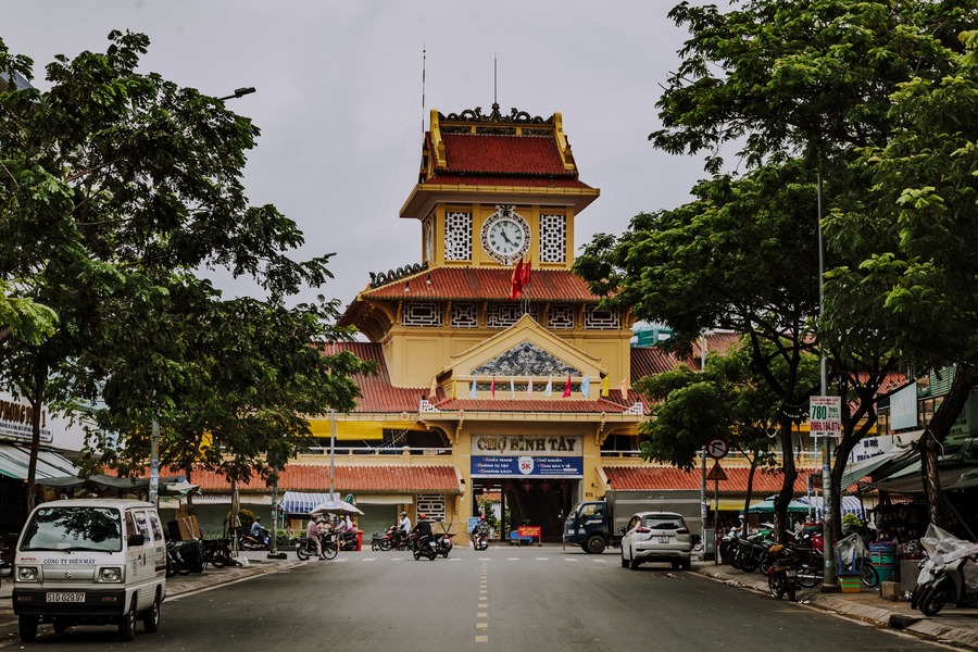 Up to now, Binh Tay Market is still the largest wholesale market in Ho Chi Minh City. Photo: VisitHCMC