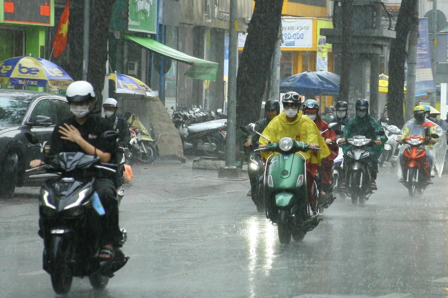 July often brings sudden showers that come and go in the blink of an eye