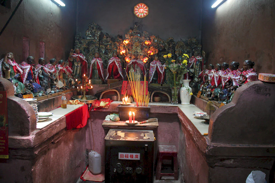 The statues of the Midwife Goddesses who protect childbirth