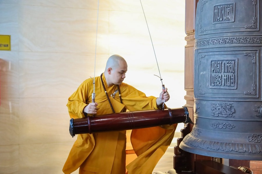 At 6 a.m. on July 1, 18,000 pagodas across Vietnam simultaneously rang their bells to blessings for the new changes