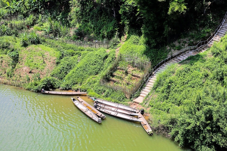 Thabak bomb boats. You will have a great overview once you arrive in Thabak
