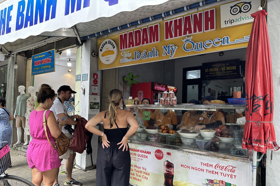Although located outside the Old Town, Banh Mi Madam Khanh still attracts a large number of visitors