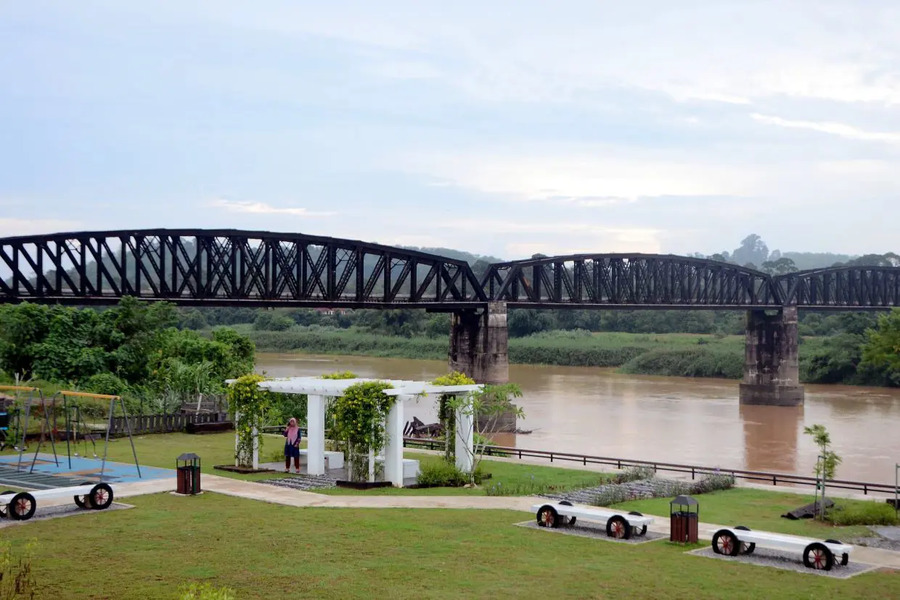 Guillemard Bridge is the oldest bridge in Malaysia that is still in use