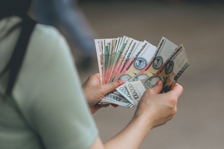 It is easy to overspend in Laos, so try to use your money wisely