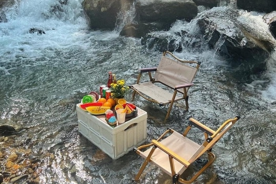 Dang Mo Waterfall is an ideal place for hanging out after busy days