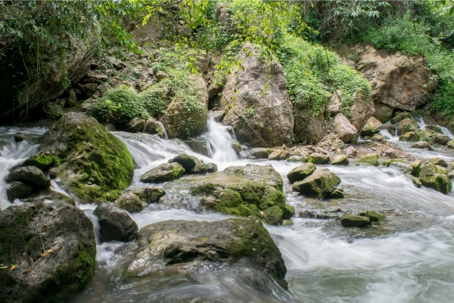 There are many places in Dang Mo Waterfall that are ideal for taking photos