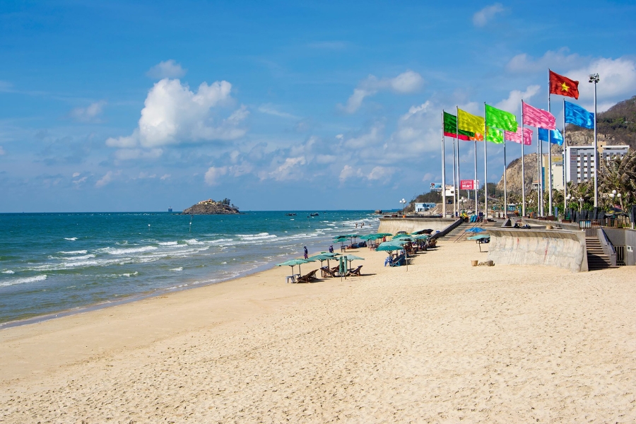 The sea at Sau Beach is beautiful and clear