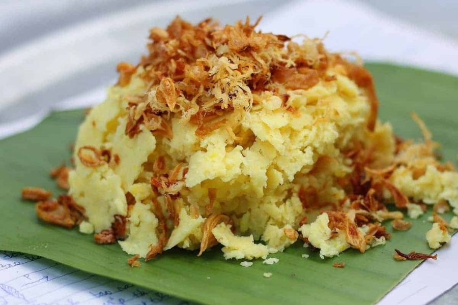 Xoi xeo is simple yet appetizing and makes you full for a long time
