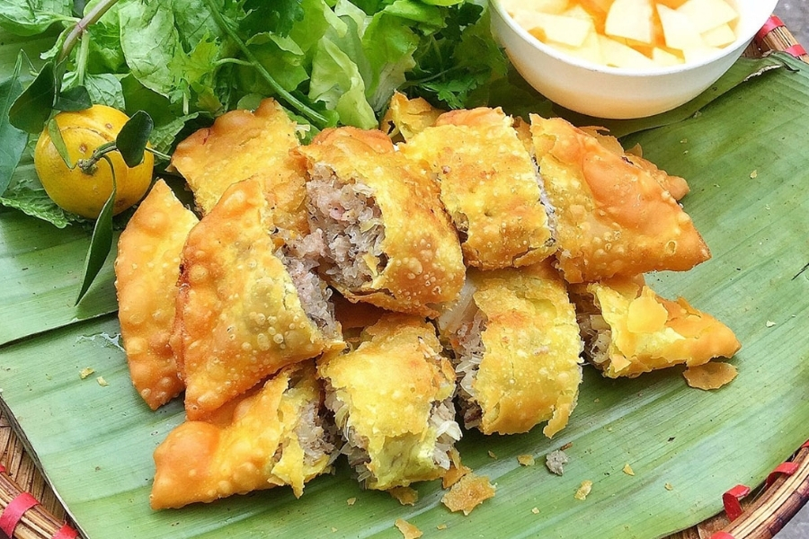 Banh goi is bigger, crispier and less greasy than the salty banh ran