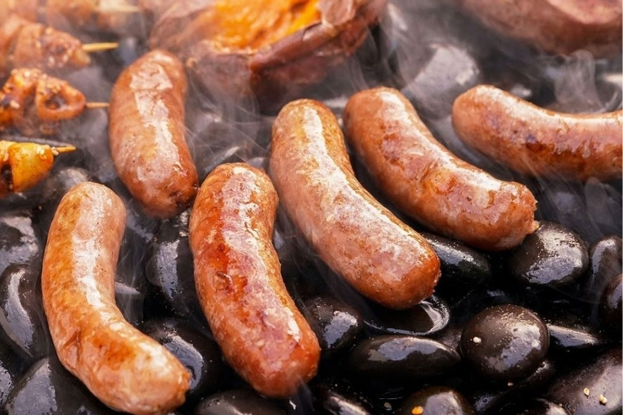 These stone-grilled sausages originated in China, but they are surprisingly popular in Vietnam