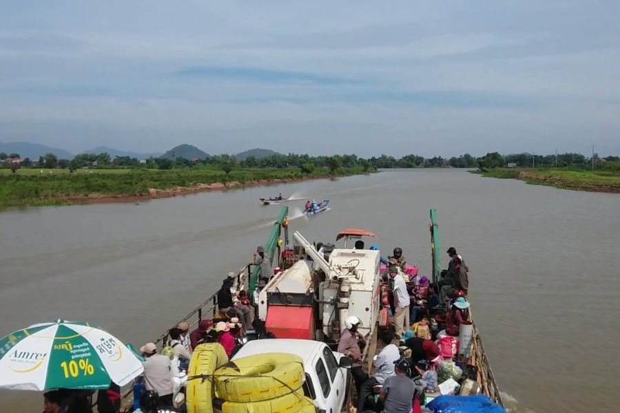 Experience cruise at Kampong Chhnang