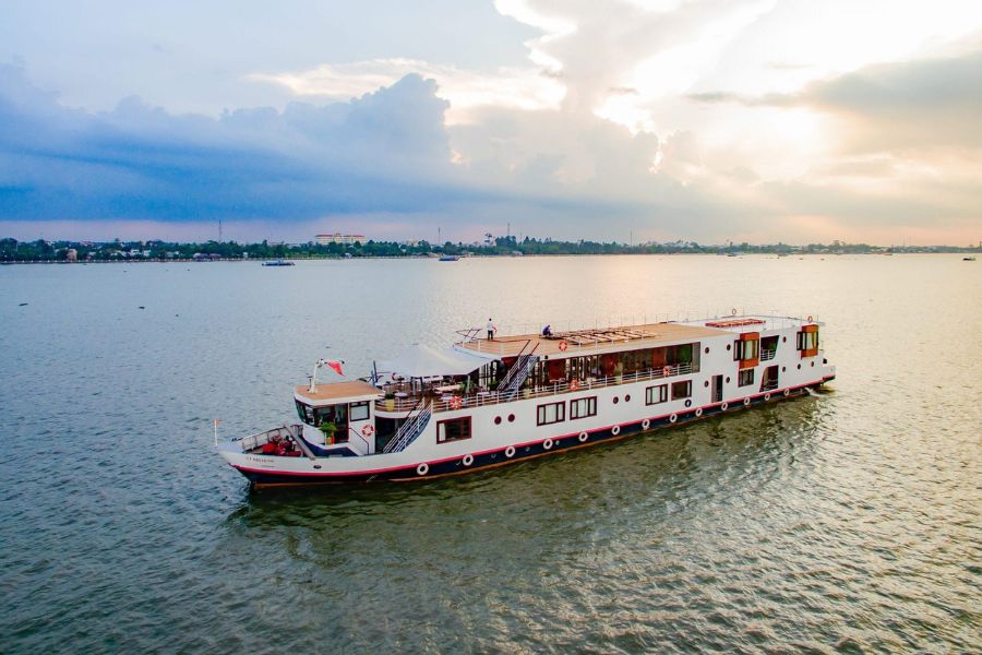 Witness the beautiful sunset on a cruise in Phnom Penh