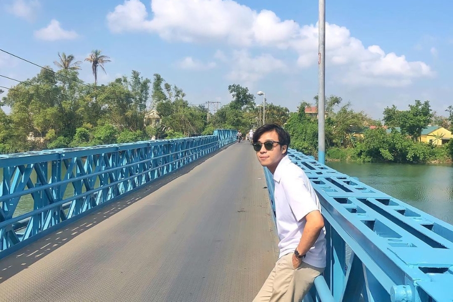 Phu Luu Bridge is the only road leading to Hen Islet