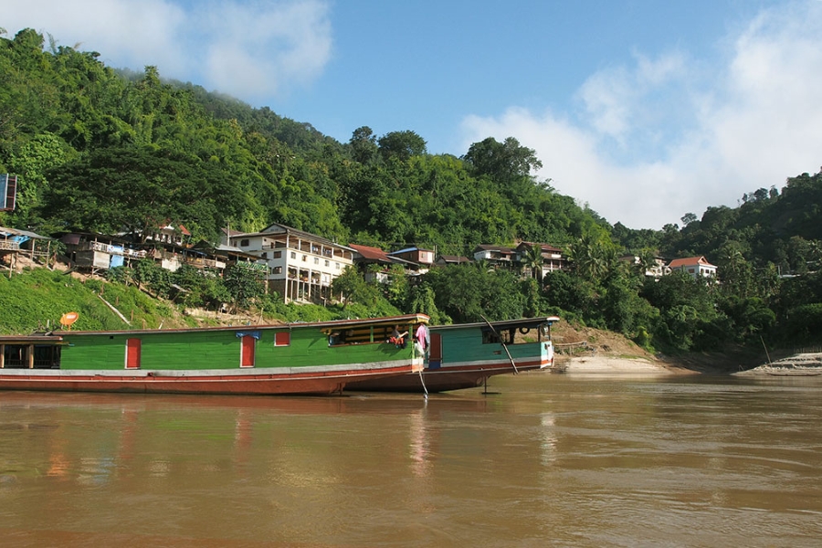 Most cruises from Chiang Khong to Vientiane make a stop at the small town of Pak Beng