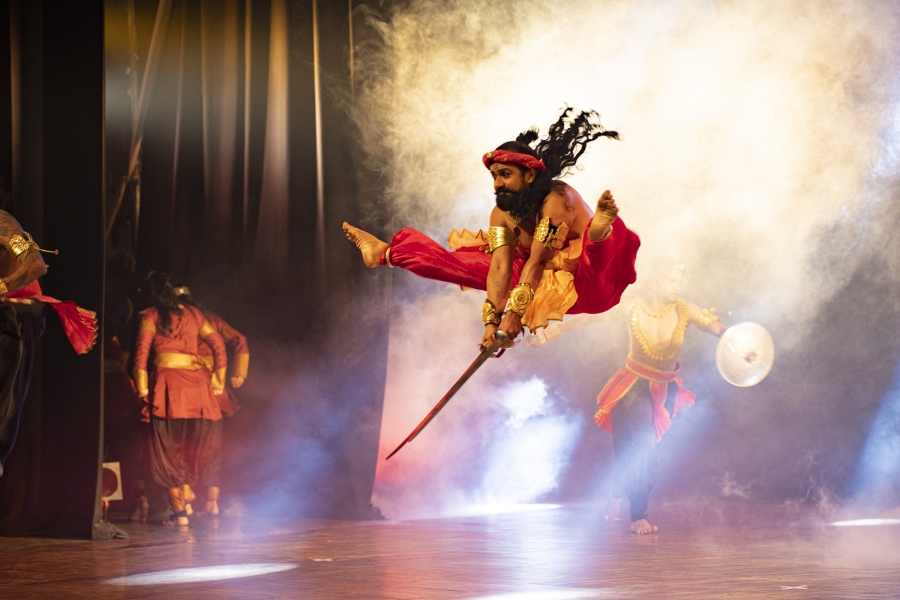 Mahabharata: 18 Days, Dusk of an Era tells the story of the battle between good and evil by art